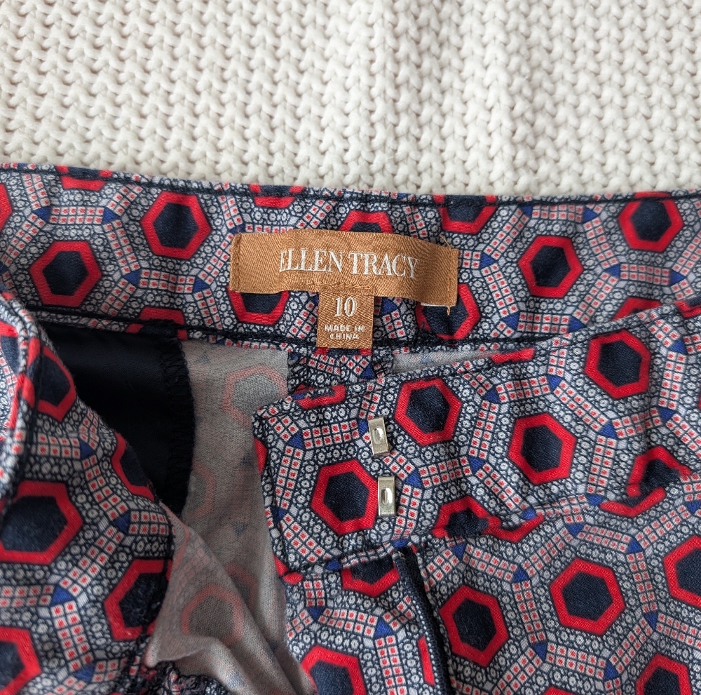 Ellen Tracy Geometric Print Flat Front Cuffed Chino Shorts Red Women's Size 10 - Picture 3 of 4